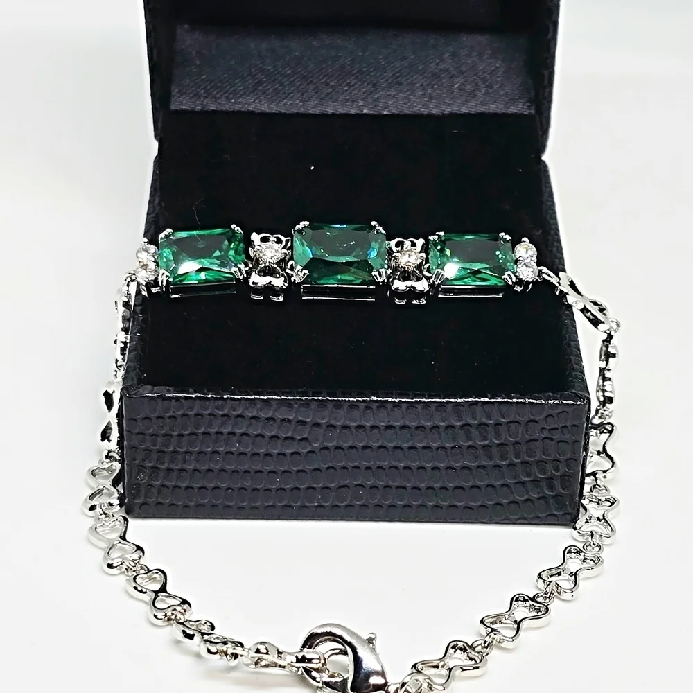 Elegant Simulated Emerald and Simulated Diamond 12.50 ct Bracelet